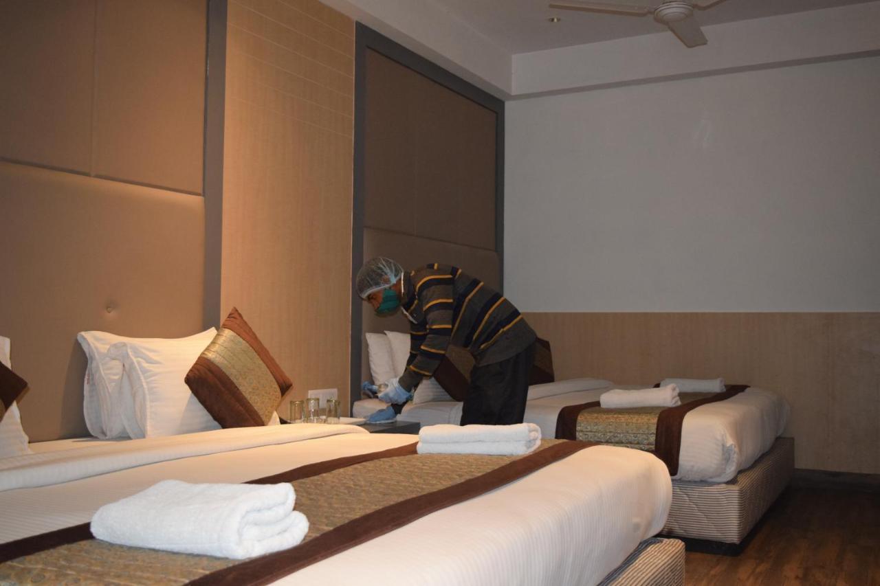 Hotel Superb 5 Mins Walk From New Delhi Station Exterior foto