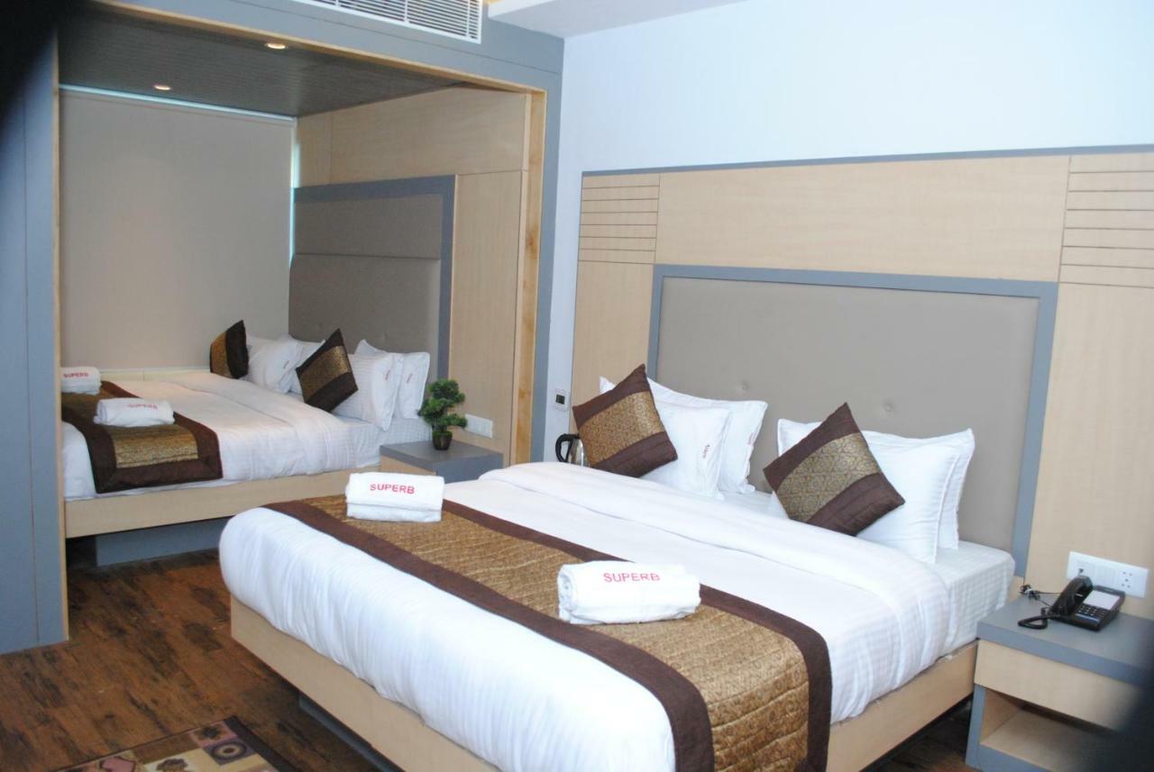 Hotel Superb 5 Mins Walk From New Delhi Station Exterior foto