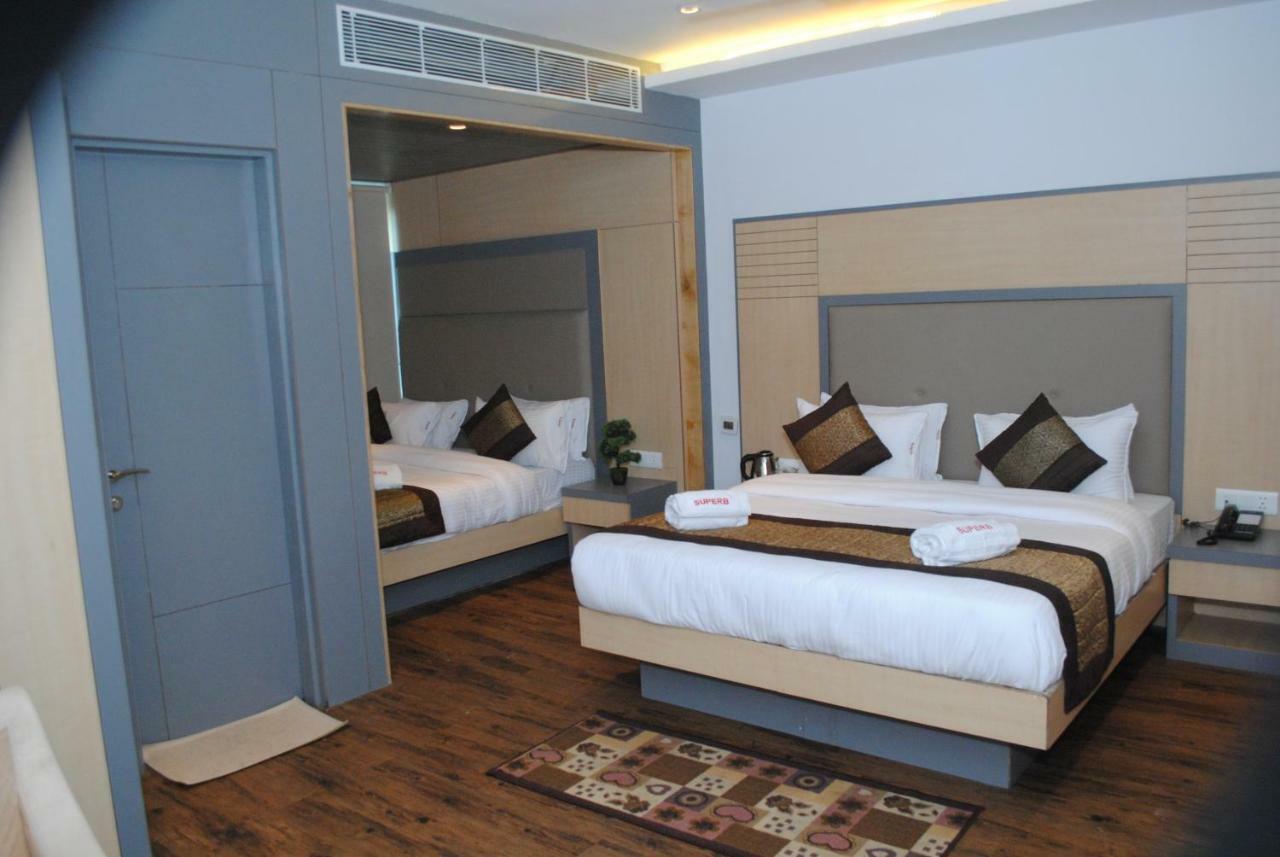 Hotel Superb 5 Mins Walk From New Delhi Station Exterior foto