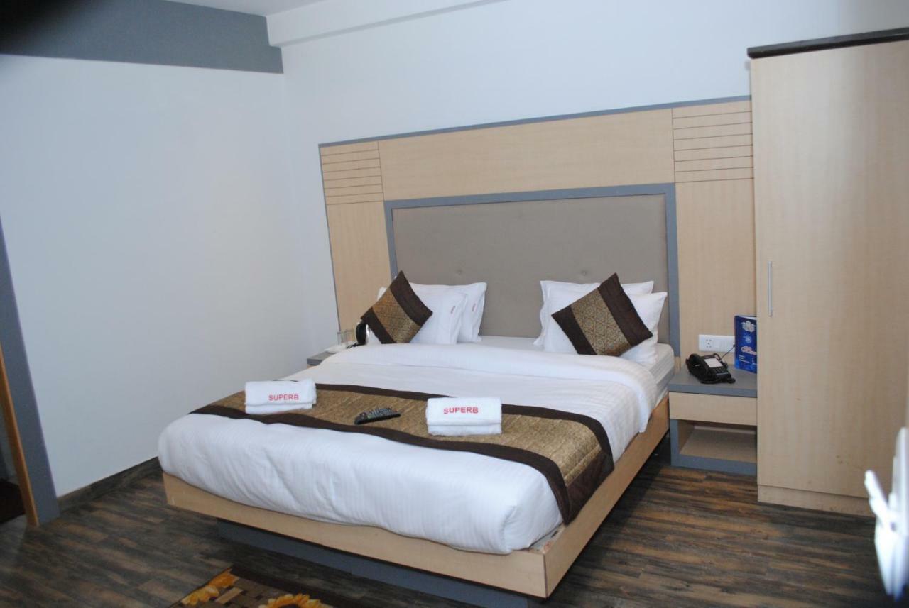 Hotel Superb 5 Mins Walk From New Delhi Station Exterior foto