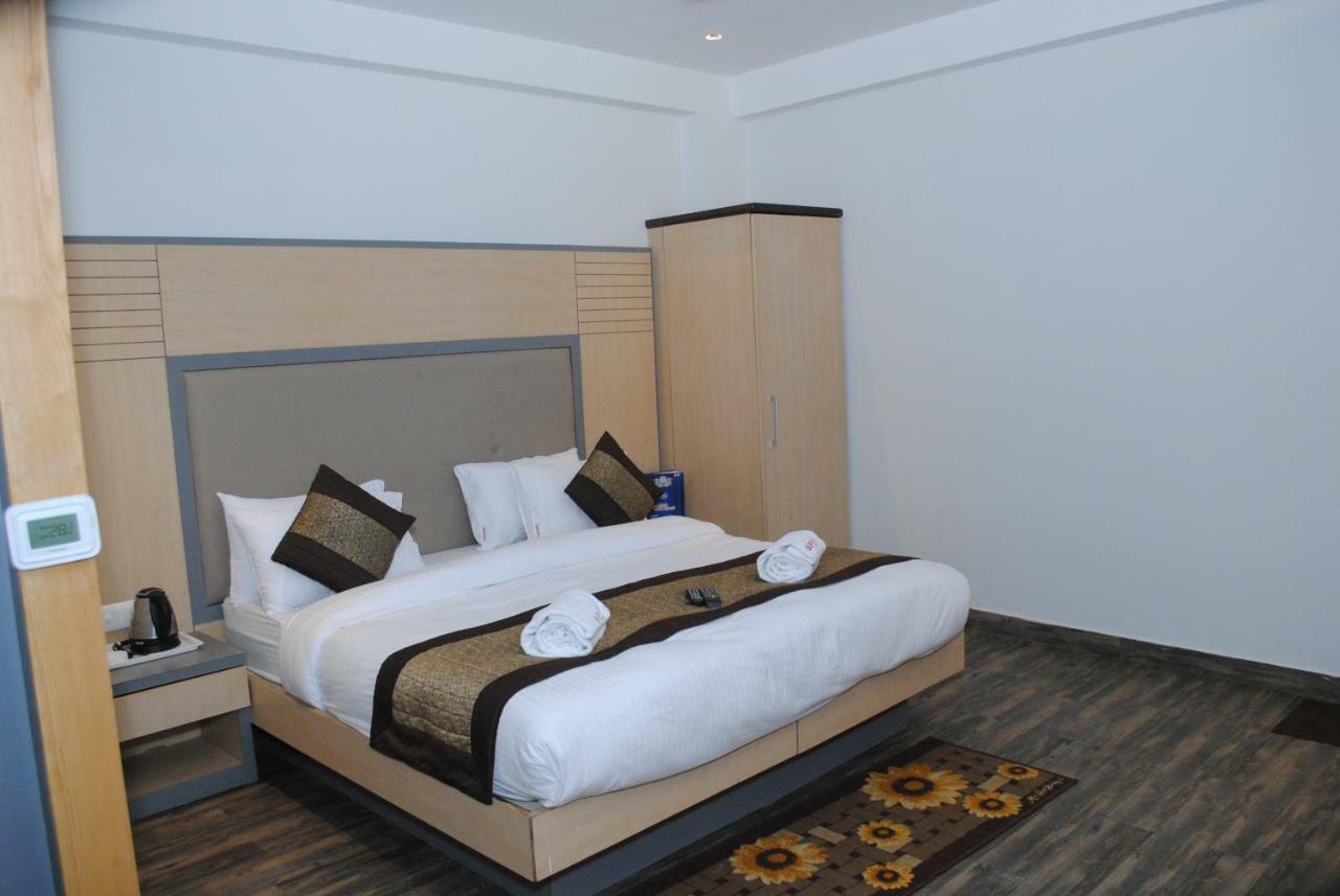 Hotel Superb 5 Mins Walk From New Delhi Station Exterior foto