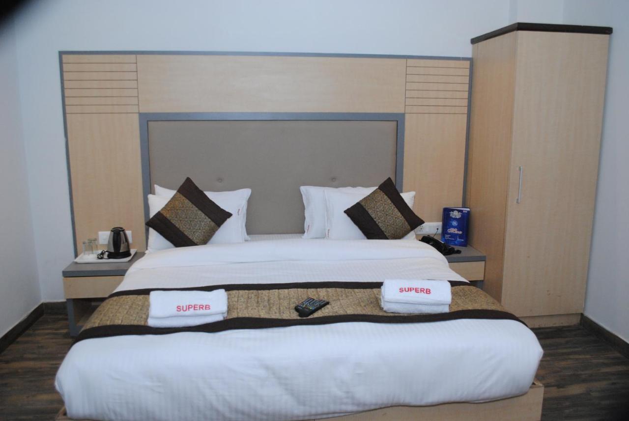 Hotel Superb 5 Mins Walk From New Delhi Station Exterior foto